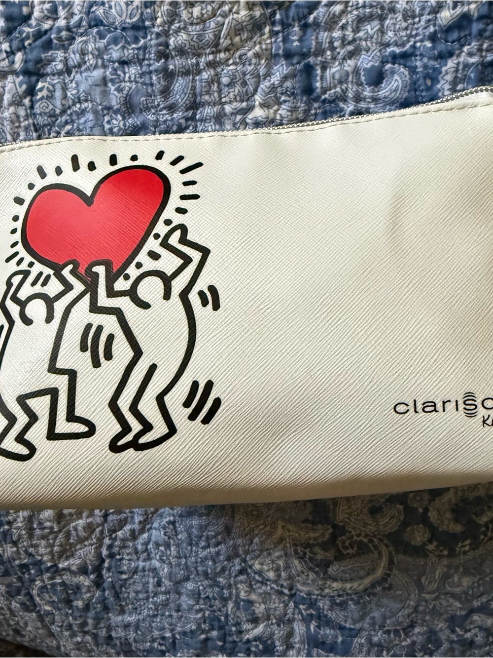 Clarisonic Keith Haring Love Travel Makeup Bag - Picture 6 of 12